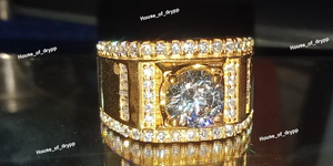 Anillo Ancho de Plata con Diamante Moissanita Redondo en el Centro, Engaste Pavé, Diseño Hip Hop de Lujo - Product Image 4