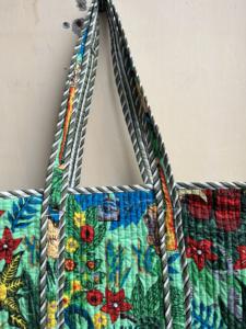 Sacs fourre-tout en coton matelassé personnalisés Sacs à provisions avec logo personnalisé pour femmes, écologiques et réutilisables, disponibles en vrac - Product Image 3