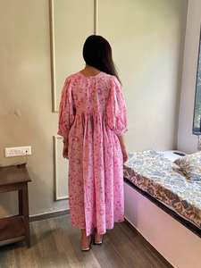 Robe maxi décontractée d'été pour femmes en coton tissé écologique lavable à manches 3/4 imprimé à la main à motifs floraux bohèmes avec poches - Product Image 3