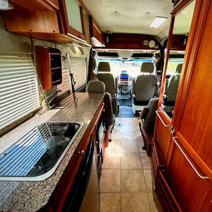 FOURNISSEUR DE Camping-cars d'occasion 2011 Road trek Road trek Adventurous Classe B - Product Image 3