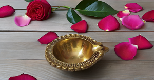 Lampe à huile en laiton de qualité supérieure faite à la main traditionnelle indienne dorée Akhand Diya accessoire artisanal pour une utilisation décorative de Diwali - Product Image 2