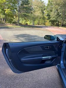 Ford Mustang GT Coupé 2024, boîte manuelle 6 vitesses, moteur Coyote V8 de 480 ch, bleu métallisé Vapor - Product Image 5