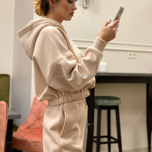 Sudadera con capucha recortada de mujer de alta calidad con logotipo personalizado de impresión de soplo y sudadera de longitud larga para otoño al por mayor - Product Image 3