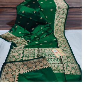 Saris de seda brocados hechos a medida en color verde con pequeños motivos ideales para revender en tiendas de telas - Product Image 1