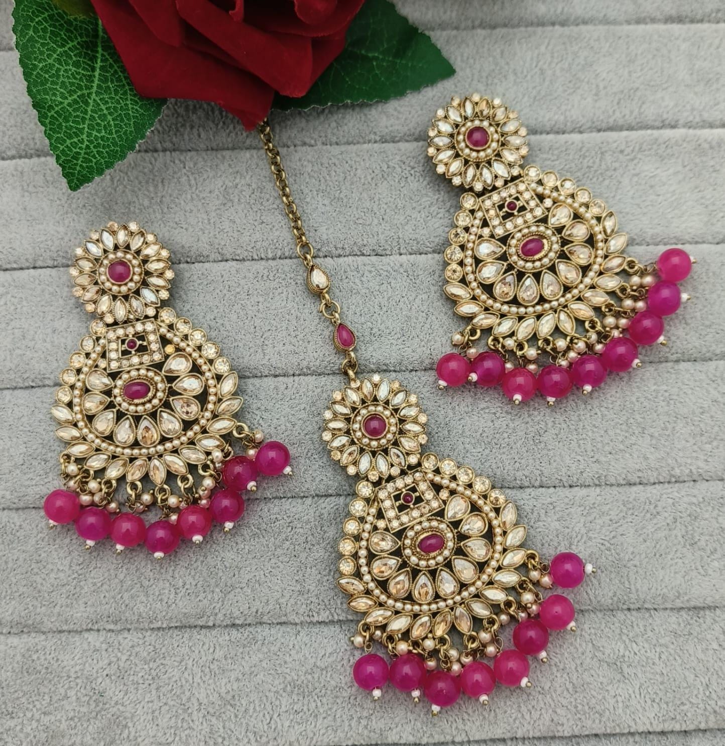 สีชมพูเข้ม