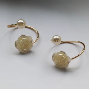 Clip para servilletas de calidad asegurada, servilletero dorado y crema, soporte para pañuelos de cocina al por mayor para exportar desde la India - Product Image 2