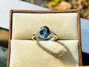 Topaze bleue naturelle avec diamant taille brillant rond, plaqué rhodium, argent sterling 925, bague cocktail minimaliste - Product Image 6