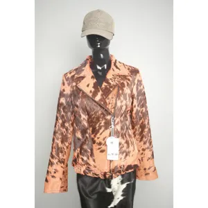 Chaqueta de Motociclista de Cuero Vacuno para Mujer, Estilo Atrevido y Único, Reversible, con Logotipo Personalizado y Decoración de Piel Sintética para Otoño - Product Image 3