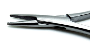 Pinza Portaagujas Mathieu con Punta Perforada, Instrumento Quirúrgico Manual de 140 mm para Sutura de Precisión y Procedimientos Médicos - Product Image 3