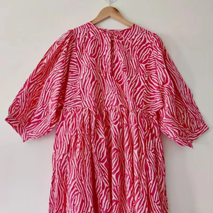 เดรสมิดิพิมพ์ลายบล็อกเดรสมินิเดรสพิมพ์ลายบล็อก Ikat คอลึกพร้อมเชือกรัด - Product Image 1