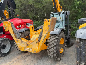 2017 510-56 S Construction Used Telehandler Ready for Wholesale Distribution - Product Image 4
