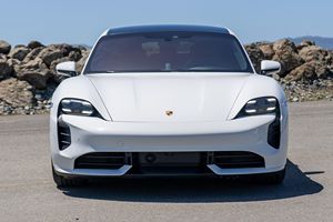 Taycan Tubo 2020, 30 000 miles, 670 ch, double moteur, transmission intégrale - Product Image 3