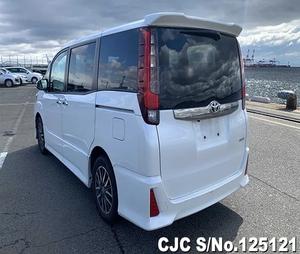 Oferta con Descuento, Toyota Noah Usada de 2022 - Product Image 2