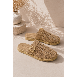 Pantuflas Tejidas con Detalle de Hebilla Color Mink, Punta Cerrada y Transpirables - Product Image 2