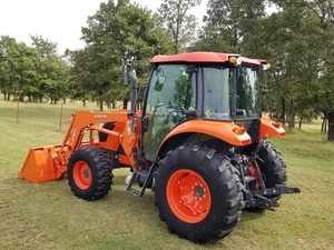 Tracteur agricole 4x4 M7060 70 CV à transmission par engrenages avec benne avant pour travaux sur les champs et dans les jardins - Product Image 5