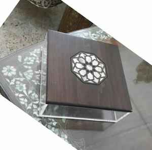 Juego de caja acrílica de madera artesanal con Incrustaciones de nácar Ideal para almacenar frutas secas, chocolates y regalos de Ramadán - Product Image 3