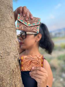 Gran oferta, estuches para monedas cambiantes de tamaño pequeño hechos a mano con herramientas manuales, elegantes carteras de cuero tallado occidental con múltiples usos con llaveros - Product Image 4