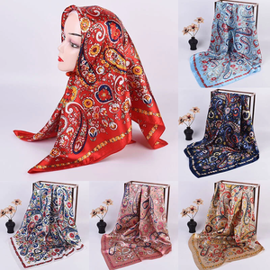 Tissu bandana personnalisé de haute qualité avec étiquette blanche Service d'approvisionnement en vrac à faible quantité minimale de commande idéal pour la promotion de la marque - Product Image 1