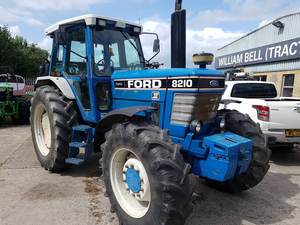 Tracteur agricole d'occasion Ford 8210 4WD 90 CV avec moteur et boîte de vitesses à vendre - Product Image 1