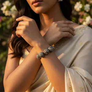 Pendientes de Plata Oxidada con Cuentas y Diamantes, Joyería de Lujo - Product Image 3