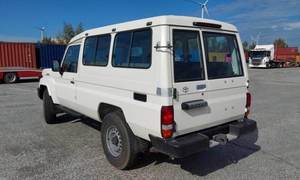 Toyota Land Cruiser 78 de Alto Rendimiento con Techo Metálico, Motor Diésel 4.2L, SUV Usado, Listo para Enviar - Product Image 2