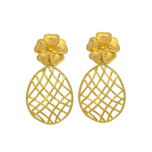 Recién llegado, chapado en oro de diseño único pendientes colgantes, pendientes de latón con diseño de flores - Product Image 1