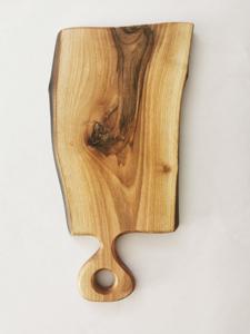 Planche à découper en noyer de qualité supérieure, planche de cuisine en bois massif rustique avec poignée pour la préparation des aliments, le service et une présentation élégante - Product Image 2
