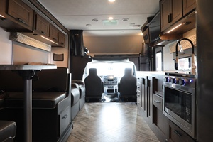 รถบ้านมือสองราคาถูก Forest River FORESTER 3011DS รุ่นหรู มาตรฐานไอเสียยูโร 5 รองรับผู้โดยสาร 4-6 คน พร้อมเตาไมโครเวฟ สีขาว สำหรับการตั้งแคมป์ - Product Image 6