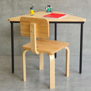 Ensemble table et chaise trapézoïdale en bois massif pour enfants, pour salle de classe - Product Image 1