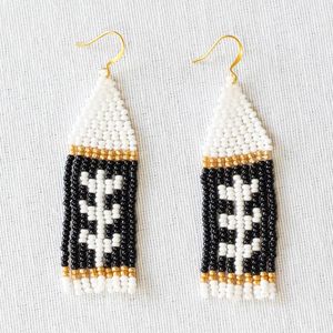 Boucles d'oreilles à longues franges en perles de rocaille tendance faites à la main pour femmes accessoire de mode perlé coloré personnalisable - Product Image 2