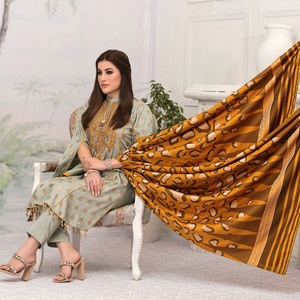 Viscosa bordada paquistaní de marca original de 3 piezas Salwar Kameez Tawakkal Impresión digital GLORIOUS ENCHANTER Volumen - Product Image 5