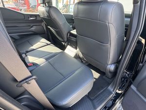 2024 pour SUV tout-terrain Turbo Automatique Cuir Foncé R18 Essence Conduite à gauche - Product Image 2