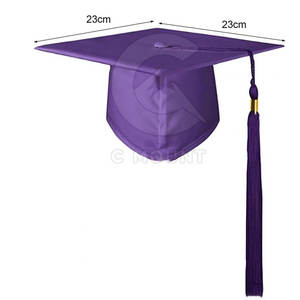 Elegante Conjunto de Birrete y Toga de Graduación para Graduados Orgullosos, Birrete de Graduación Universitaria Moderno para Adultos - Product Image 3