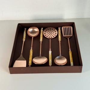 Juego de Utensilios de Cocina de Acero Inoxidable con Mango de Resina, Juego de 6 Cucharas para Servir, Utensilios de Cocina de Metal Grandes - Product Image 4