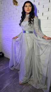 Robe de mariée romantique en satin avec manches longues col haut paillettes perlées sentier brodé motif drapé taille - Product Image 5