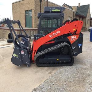 รถตักล้อยาง Kubota SVL97 รุ่นใหม่ พร้อมเครื่องบดไม้ในตัว  ประกอบด้วยเครื่องยนต์และส่วนประกอบปั๊มที่แข็งแรงทนทาน - Product Image 2