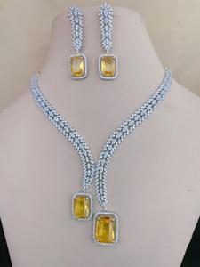 Ensemble de collier en pierre scintillante de qualité supérieure collier à la mode avec boucles d'oreilles diamant américain femmes filles pour les fiançailles de mariage - Product Image 6