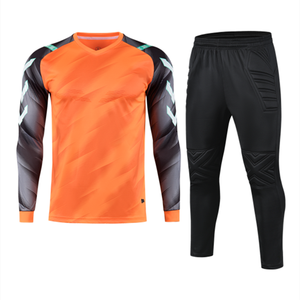 ชุดยูนิฟอร์มฟุตบอลแบบกำหนดเองคุณภาพสูงจากโรงงานผู้ผลิต (OEM) ระบายอากาศได้ดี กันลม กันฝุ่น ผลิตจากโพลีเอสเตอร์ 100% เสื้อฟุตบอลสำหรับกีฬาบินและกีฬาทั่วไป - Product Image 1