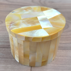 Joyero rectangular de mármol blanco contemporáneo con incrustaciones únicas de madreperla y abulón, ideal para regalar, hecho en La India - Product Image 6