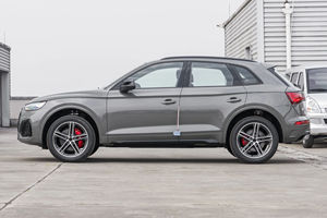 รถยนต์อเนกประสงค์ขนาดกะทัดรัด Q4 พรีเมียม ไฮบริด แพลตฟอร์ม MEB เกียร์อัตโนมัติ พวงมาลัยซ้าย ล้อแม็กซ์ R20 กำลังมอเตอร์ 150/230 กิโลวัตต์ ระยะทางวิ่ง 560-605 กิโลเมตร (ตามมาตรฐาน CLTC) - Product Image 5