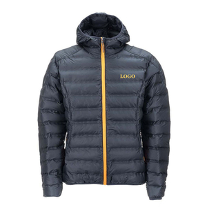 Veste matelassée noire courte avec capuche en cuir PU brillant pour hommes, design personnalisé OEM, simili cuir à la mode pour l'hiver - Product Image 1