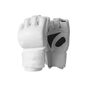 Guantes de Boxeo MMA de Piel Sintética de Primera Calidad, Hechos en Fábrica, Personalizables con Logotipo y Color, Cierre Ajustable para la Muñeca, Cómodos - Product Image 4