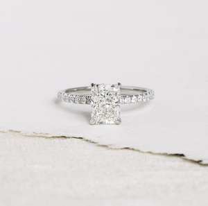 Anillo de compromiso solitario de CZ blanco de corte radiante de 10x7mm con banda pavimentada, propuesta de aniversario de Boda nupcial de plata, joyería para mujer - Product Image 1