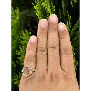 Bague Statement en Argent 925 avec Pierre de Soleil Naturelle, Sertie en Bezel, Coupe Géométrique, Bijou Fin pour Usage Quotidien - Product Image 4
