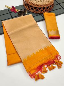 Sari de soirée formel en soie brute Khadi, doux et fluide, avec une magnifique bordure de pallu en Zari doré et une blouse fantaisie à franges contrastantes - Product Image 5