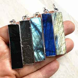 Collar rectangular de labradorita pulida, colgante de barra de labradorita plana con borde galvanizado de oro de 24K, joyería elegante - Product Image 1