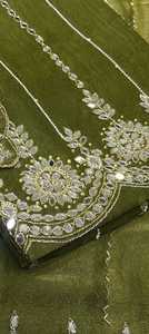 Costumes indiens de créateur modernes non cousus brodés à la main pour femmes pour les fêtes de style traditionnel - Product Image 3