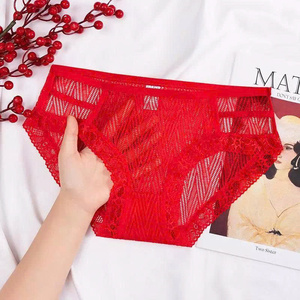 UW2 Sous-vêtements en dentelle pour femmes Culotte sexy transparente à taille moyenne avec motif floral Tissu en maille douce Coupe élégante et confortable - Product Image 6