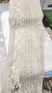 Bordure de travail en miroir sur mesure et dentelle brodée à la machine brodée de séquences florales et de couleur blanche pour robe de mariée. - Product Image 2