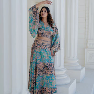 Ensemble assorti imprimé floral olive : haut cache-cœur à manches bouffantes et jupe midi taille naturelle, écoresponsable, idéal pour les voyages estivaux en bord de mer - Product Image 1